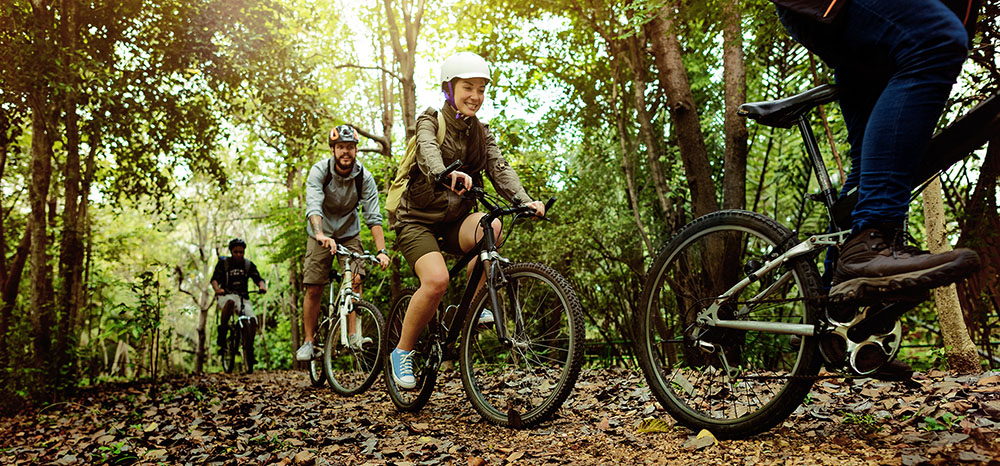 Banner do projeto EcoEsporte, uma iniciativa da Associação Verde Esperança que promove práticas corporais ao ar livre para saúde preventiva, bem-estar e consciência ambiental.
